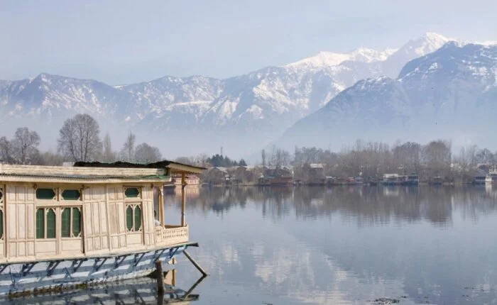 Tripatales Srinagar Houseboat on Dal Lake 1200 x 800 Tripatales