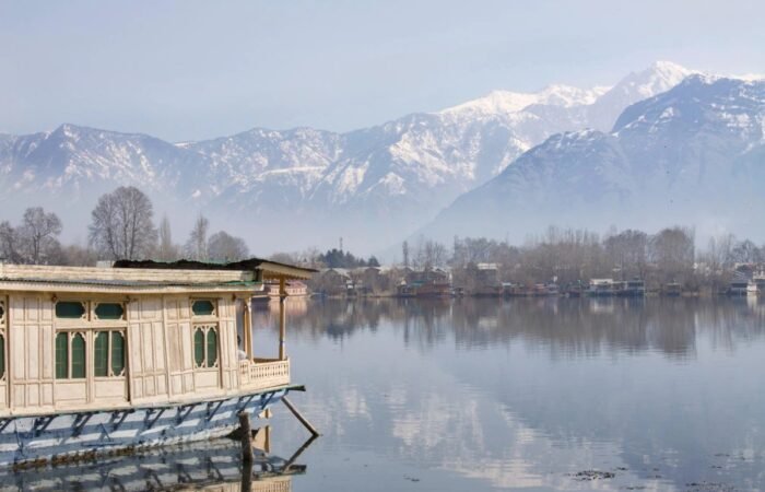 Tripatales Srinagar Houseboat on Dal Lake 1200 x 800 Tripatales