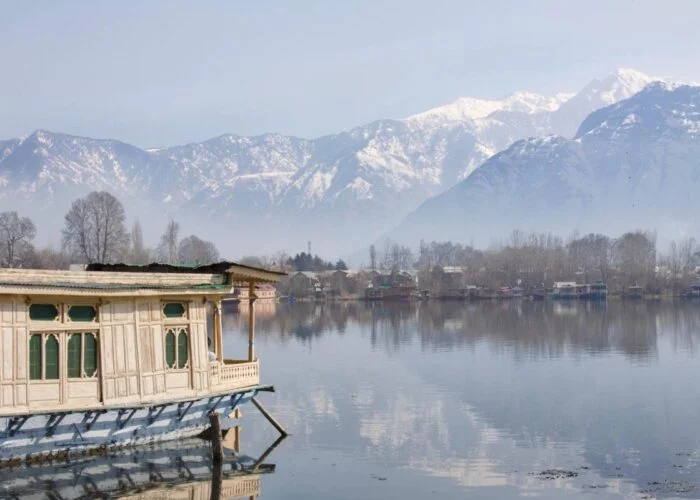 Tripatales Srinagar Houseboat on Dal Lake 1200 x 800 Tripatales
